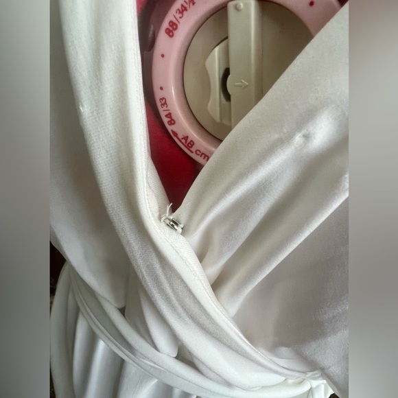 Elegant London Times plunge neckline White Dress - Picture 2 of 8